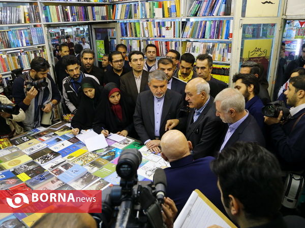 کتابگردی وزیر ارشاد