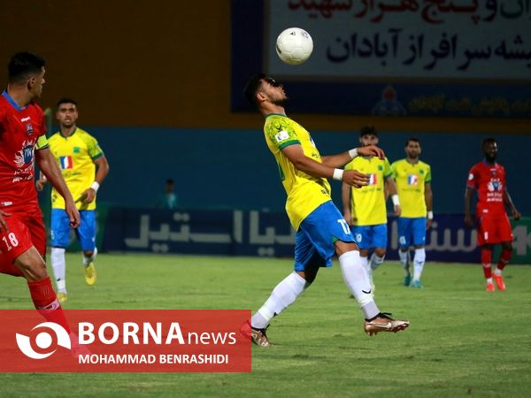 دیدار تیم های فوتبال صنعت نفت - نساجی