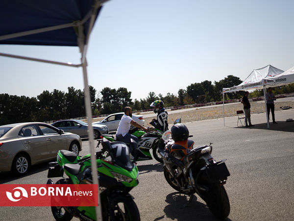 مسابقه درگ موتورسواری بانوان