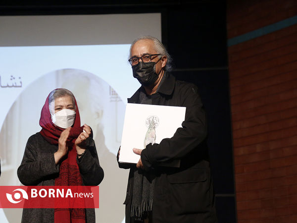 اهدا نشان  مانا و مانی انجمن هنرمندان نقاش ایران