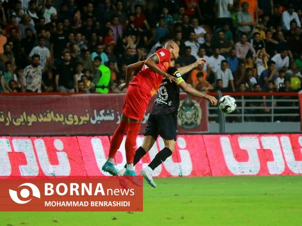 دیدار تیم های فوتبال فولاد - پرسپولیس 