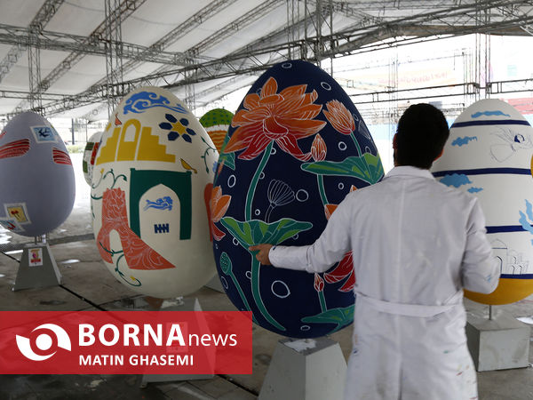 آماده سازی تخم مرغ رنگی قبل از نوروز
