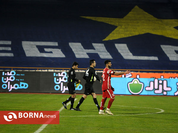 دیدار تیم های فوتبال  استقلال - نود ارومیه