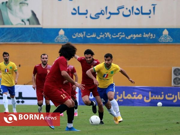 دیدار تیم های فوتبال صنعت نفت - پدیده