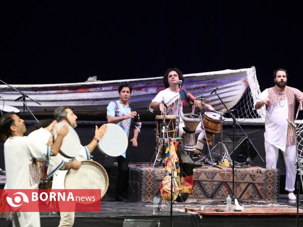 اجرای گروه بوشهری لیان در تالار وحدت