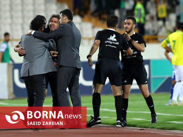 دیدار تیم های استقلال تهران - صنعت نفت آبادان