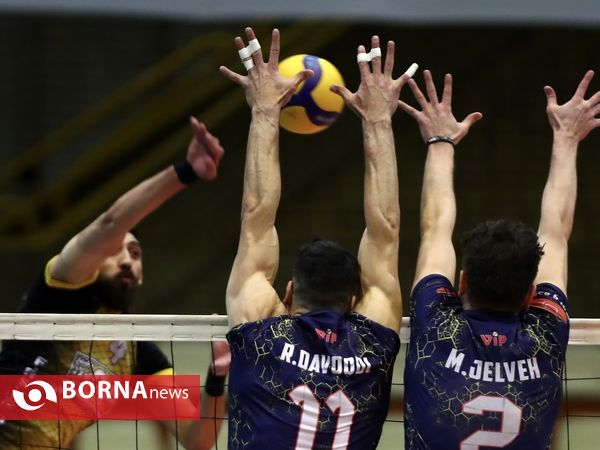 نیمه نهایی لیگ والیبال  ( فولاد سیرجان - سپاهان اصفهان )