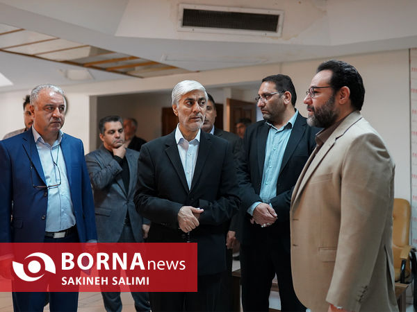  بازدید کیومرث هاشمی از ساختمان شماره ۲ وزارت ورزش و جوانان 