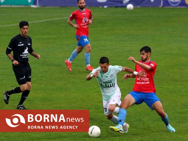 دیدار تیم های فوتبال ذوب آهن - نساجی مازندران