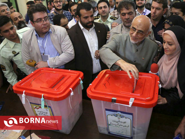 حضور میرسلیم درپای صندوق رای ،مسجد قبا