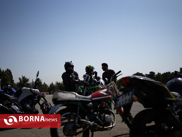 مسابقه درگ موتورسواری بانوان