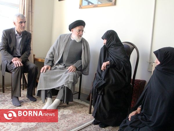 حضور رییس بنیاد شهید و استاندار فارس در منزل شهدا و جانبازان شیراز
