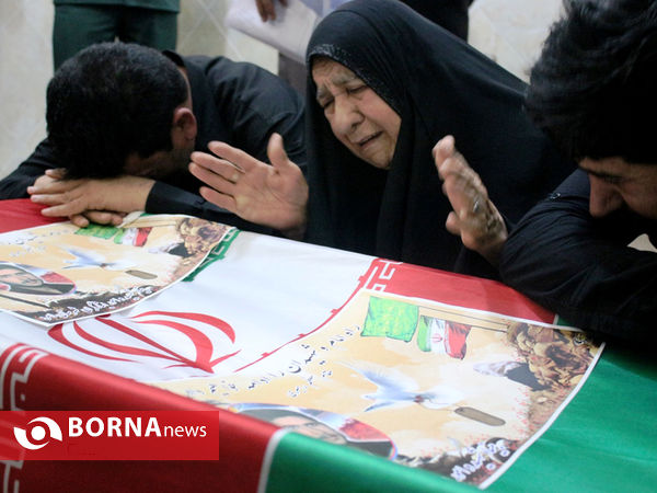 وداع خانواده شهید محمد قایدی با فرزندشان پس از 32 سال فراق