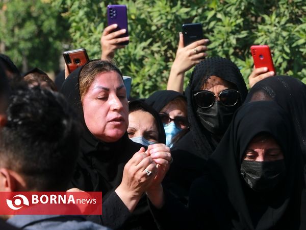 تشییع جانباختگان متروپل در آرامستان آبادان