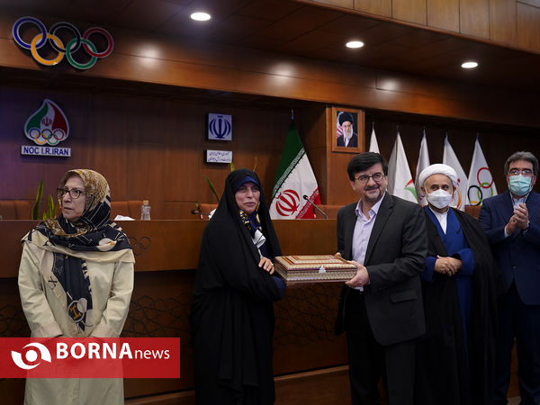 تجلیل از مهین فرهادی زاد