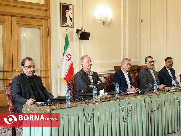 جلسه "شیوع بیماری کرونا و تشریح اقدامات پیشگیرانه و کنترلی ایران"
