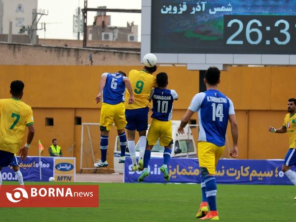 دیدار تیم های فوتبال صنعت نفت - شمس آذر قزوین