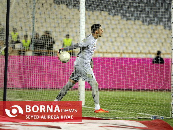 دیدار تیم های فوتبال استقلال 7 تراکتور 1