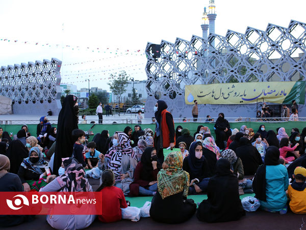 افطاری در میدان امام حسین(ع)