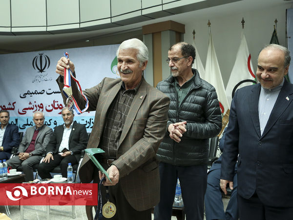 نشست صمیمی پیشکسوتان ورزش با وزیر و روسای کمیته المپیک و پارالمپیک