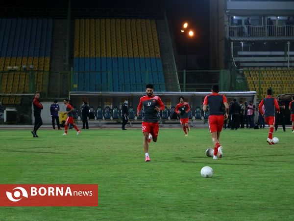 در حاشیه دیدار تیم های فوتبال صنعت نفت - پرسپولیس