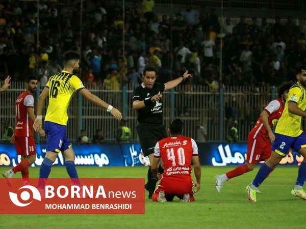 دیدار تیم های فوتبال نفت مسجدسلیمان - پرسپولیس