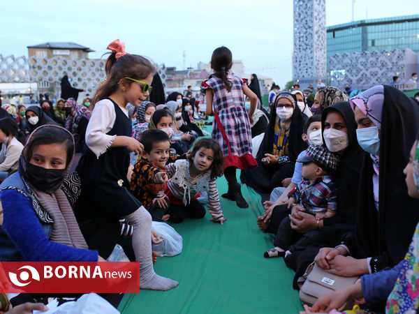 افطاری در میدان امام حسین(ع)