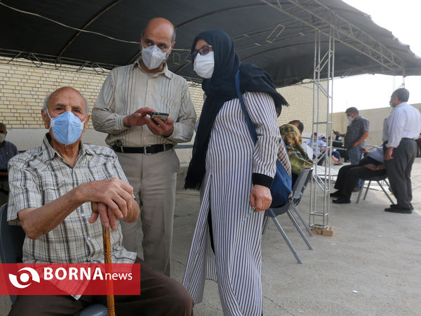 واکسیناسیون ضد کرونایی افراد بالای 80 سال در شیراز
