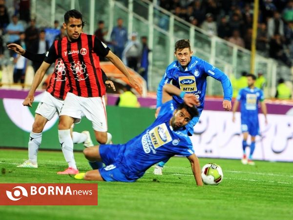 دیدار تیم های استقلال تهران و مشکی پوشان خراسان