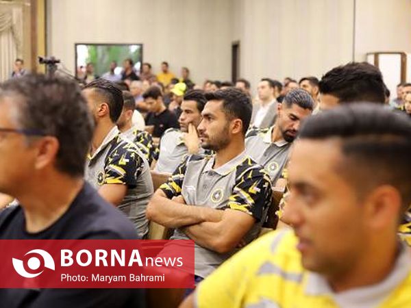 رونمایی از کیت لباس تیم فوتبال فولادمبارکه سپاهان