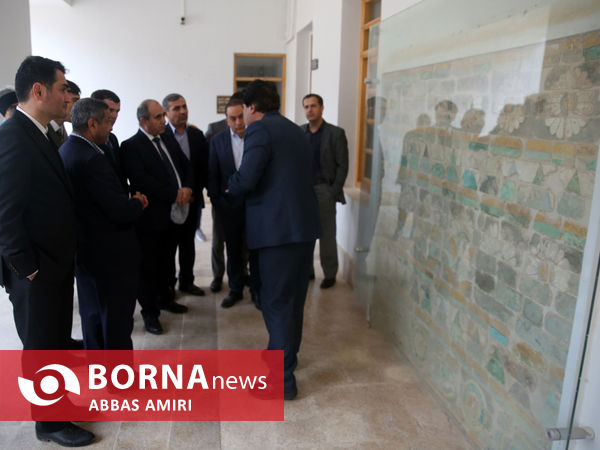 بازدید رئیس مرکز مطالعات استراتژیک ریاست جمهوری تاجیکستان از تخت جمشید