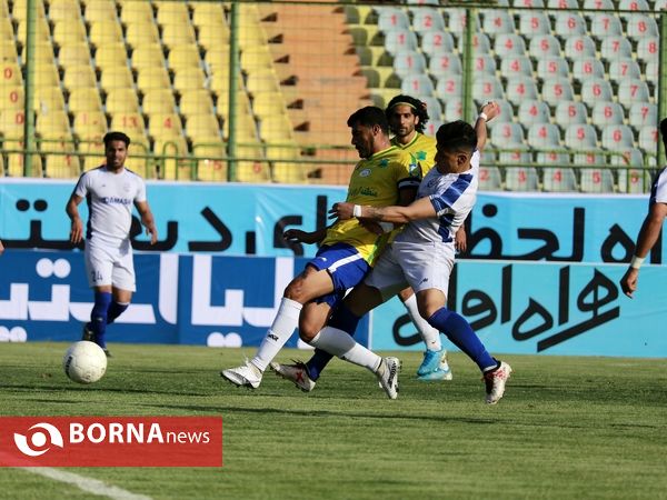 دیدار تیم های فوتبال صنعت نفت آبادان - داماش پارسه تهران