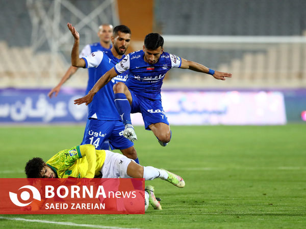 دیدار تیم های استقلال تهران - صنعت نفت آبادان