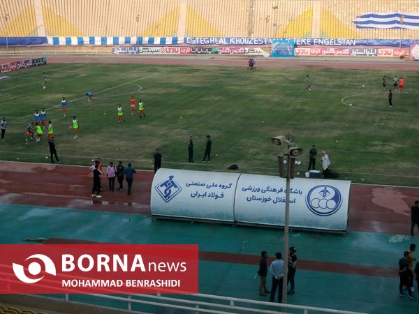 در حاشیه دیدار تیم های فوتبال استقلال خوزستان - سایپا