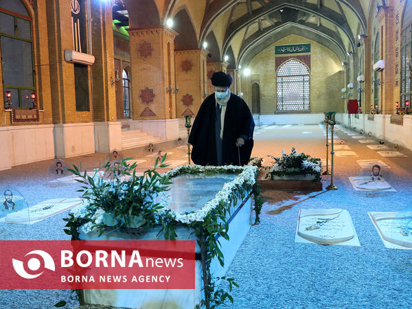 حضور مقام معظم رهبری در مرقد مطهر امام خمینی(ره) و گلزار شهیدان