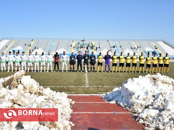 دیدار تیم های فوتبال آلومینیوم اراک - خوشه طلایی  ساوه