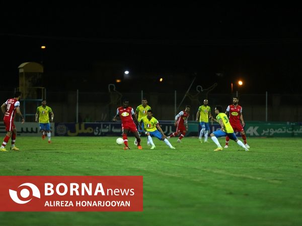 دیدار تیم های فوتبال صنعت نفت - پرسپولیس