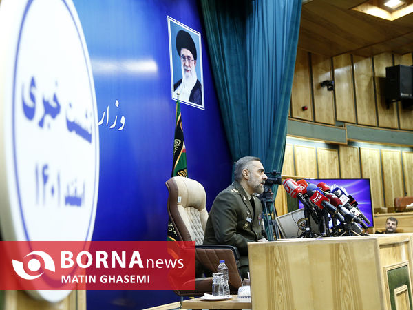 نشست خبری وزیر دفاع و پشتیبانی نیرو های مسلح