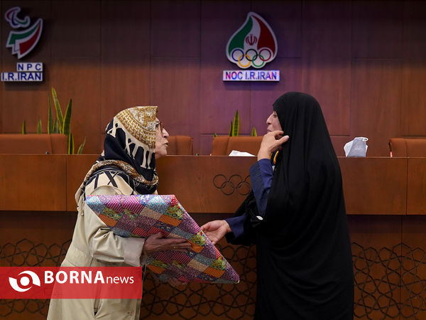 تجلیل از مهین فرهادی زاد