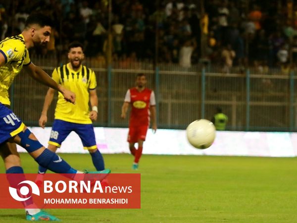 دیدار تیم های فوتبال نفت مسجدسلیمان - پرسپولیس