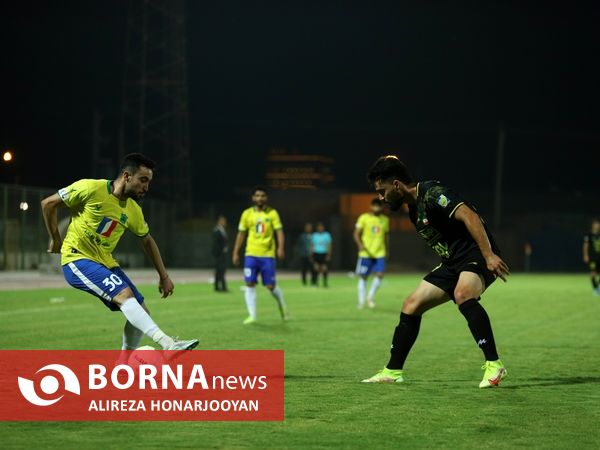 دیدار تیم های فوتبال صنعت نفت - سپاهان