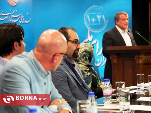 نشست جوانان برای جوانان