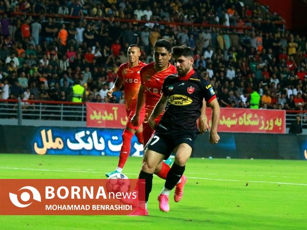 دیدار تیم های فوتبال فولاد - پرسپولیس 