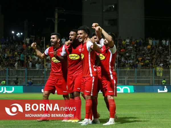 دیدار تیم های فوتبال نفت مسجدسلیمان - پرسپولیس