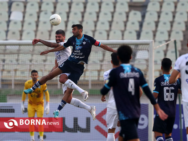 دیدار تیم های فوتبال پیکان - استقلال