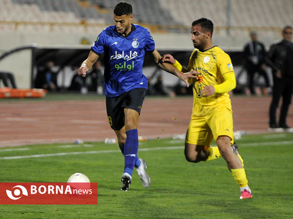 دیدار تیم های فوتبال استقلال - فجرسپاسی