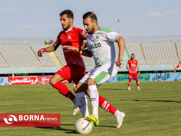 دیدار تیم های فوتبال آلومینیوم اراک-تراکتور سازی تبریز