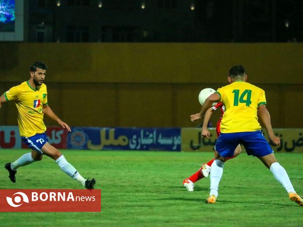 دیدار تیم های فوتبال صنعت نفت - پرسپولیس