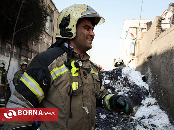 آتش سوزی انبار پنبه در خیابان مولوی تهران