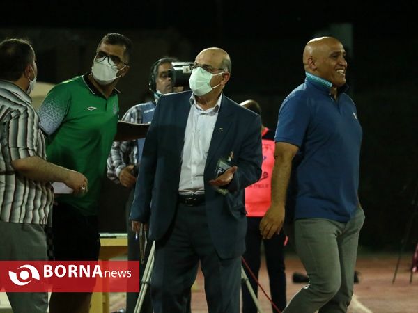 حاشیه دیدار تیم های فوتبال صنعت نفت و آلومینیوم